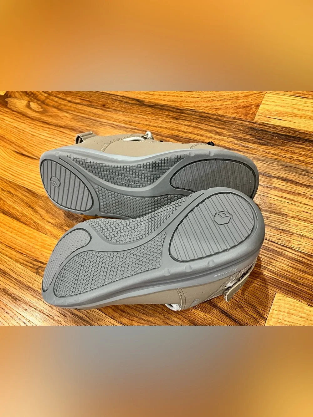 FitVille Women's FlexiWalk Sandal Grey Taupe Orthopedic Closed Toe Size 10EW